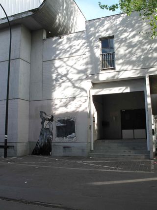 Devant le theatre